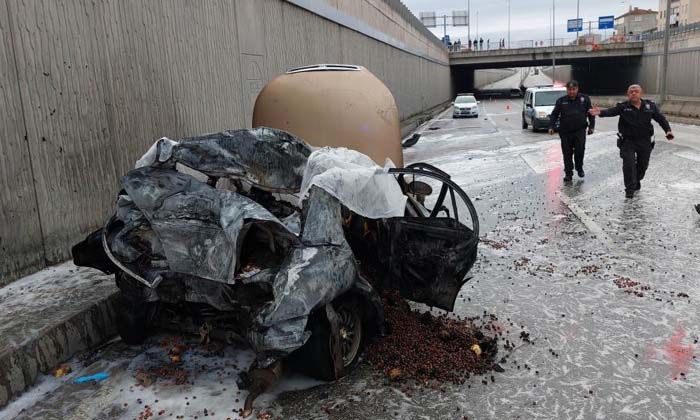 Samsun’da arıza yapan otomobile tır çarptı: 2 kişi yanarak hayatını kaybetti