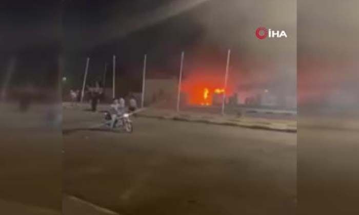 Irak’ta göstericiler valilik binasını ateşe verdi