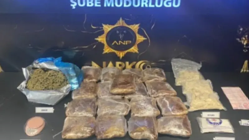 Ankara’da uyuşturucu operasyonu: 3 şüpheli gözaltına alındı Ankara’da uyuşturucu operasyonu: 3 şüpheli gözaltına alındı