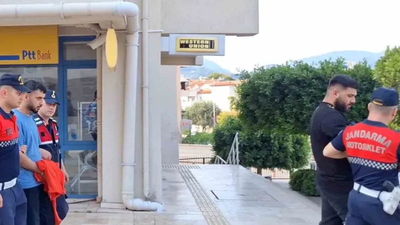 Göçmen kaçakçıları tutuklandı Göçmen kaçakçıları tutuklandı