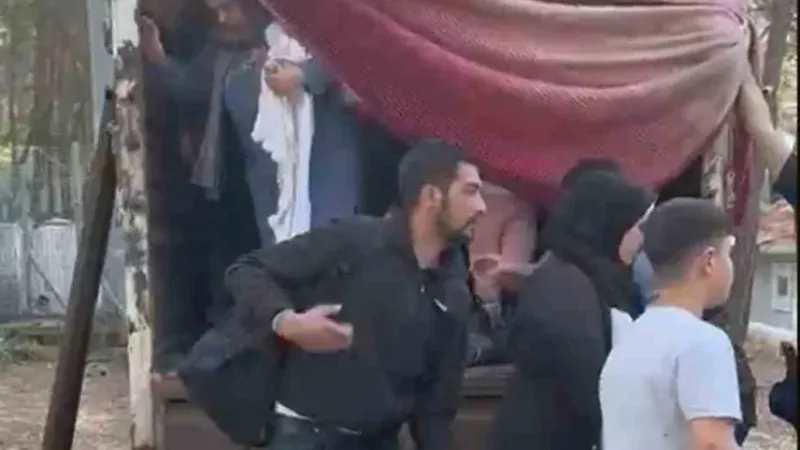 Göçmen kaçakçıları tutuklandı Göçmen kaçakçıları tutuklandı