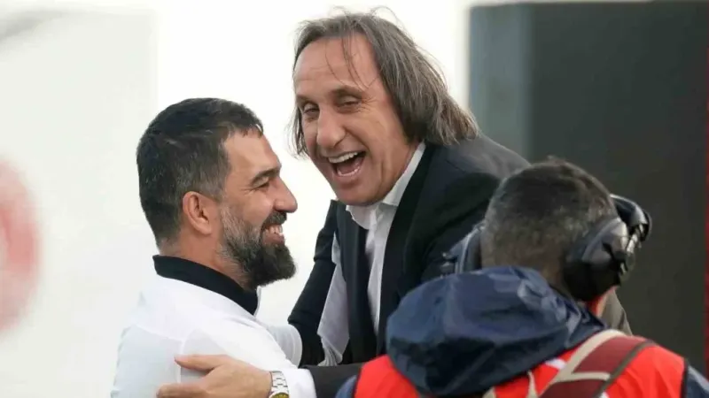 Şampiyon Eyüpspor kupasını kaldırdı