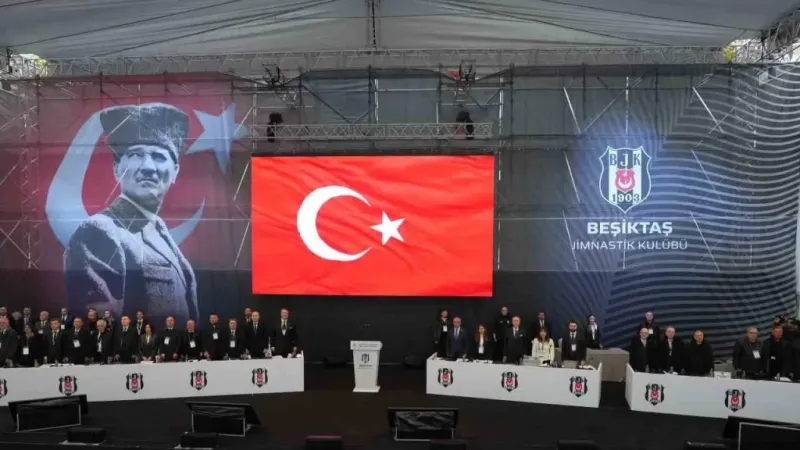 Hasan Arat: “Bu kongrede Beşiktaş’ı farklı yerlere götüreceğimiz belli oldu” Hasan Arat: “Bu kongrede Beşiktaş’ı farklı yerlere götüreceğimiz belli oldu”