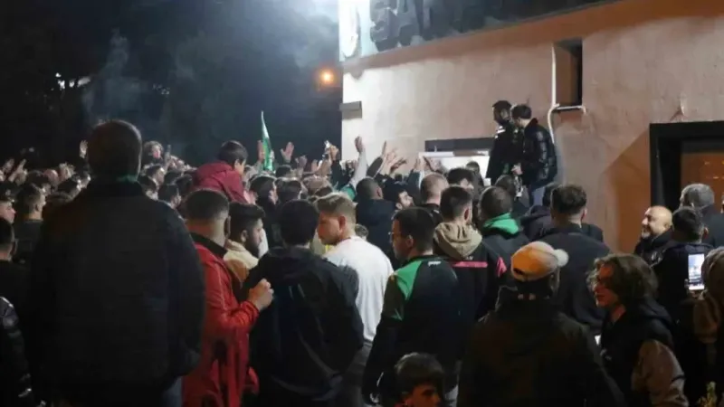 Sakaryaspor’un final coşkusu sokaklara sığmadı Sakaryaspor’un final coşkusu sokaklara sığmadı