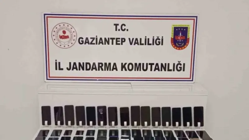 23 milyon liralık kaçakçılık vurgununa jandarma darbesi: 2 gözaltı 23 milyon liralık kaçakçılık vurgununa jandarma darbesi: 2 gözaltı