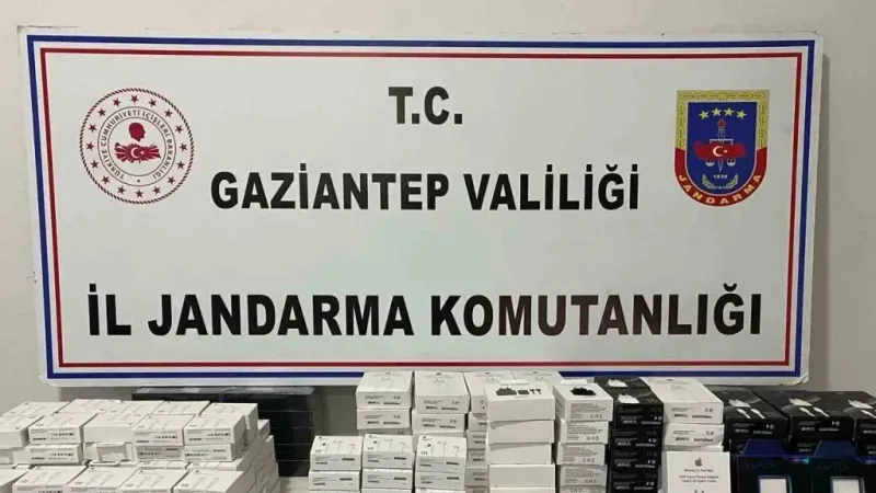 23 milyon liralık kaçakçılık vurgununa jandarma darbesi: 2 gözaltı 23 milyon liralık kaçakçılık vurgununa jandarma darbesi: 2 gözaltı
