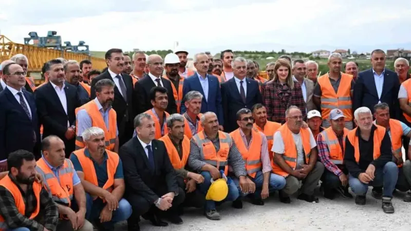 Bakan Uraloğlu, Malatya Çevreyolunda incelemelerde bulundu Bakan Uraloğlu, Malatya Çevreyolunda incelemelerde bulundu