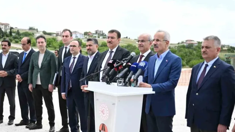 Bakan Uraloğlu, Malatya Çevreyolunda incelemelerde bulundu Bakan Uraloğlu, Malatya Çevreyolunda incelemelerde bulundu