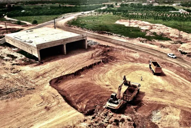 Bakan Uraloğlu, Malatya Çevreyolunda incelemelerde bulundu Bakan Uraloğlu, Malatya Çevreyolunda incelemelerde bulundu