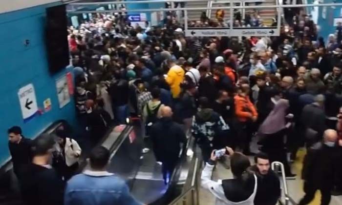 Marmaray’da arıza yoğunluğa neden oldu, vatandaşlar isyan etti