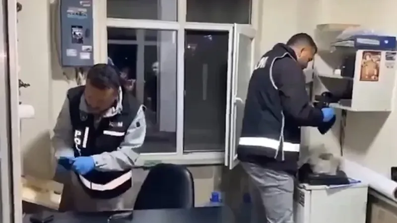 OSB’deki iş yerine operasyon: Yüzlerce uzun namlulu silah fişeği ele geçirildi OSB’deki iş yerine operasyon: Yüzlerce uzun namlulu silah fişeği ele geçirildi
