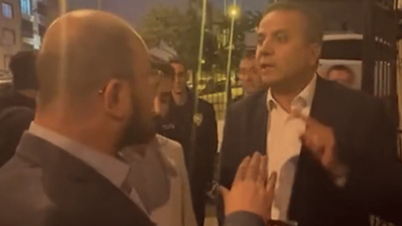 Sahte broşür dağıtan kişiler yakalandı Sahte broşür dağıtan kişiler yakalandı