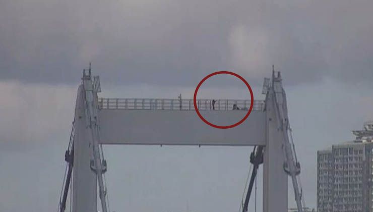 15 Temmuz Şehitler Köprü üstünde intihar girişimi 15 Temmuz Şehitler Köprü üstünde intihar girişimi