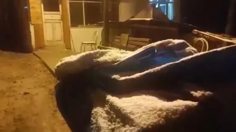 Anzer Yaylası’na mayıs ayında kar yağdı Anzer Yaylası’na mayıs ayında kar yağdı