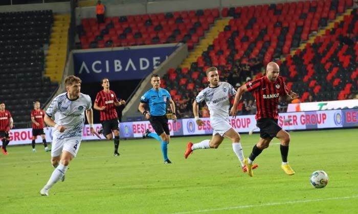10 kişilik Gaziantepspor, Adana Demirspor ile 1-1 berabere kaldı
