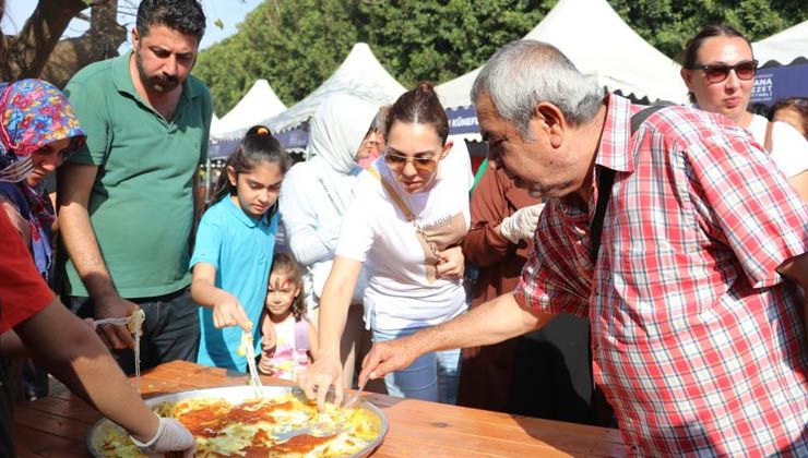 Künefenin içerisindeki altını bulmak için kıyasıya yarıştılar
