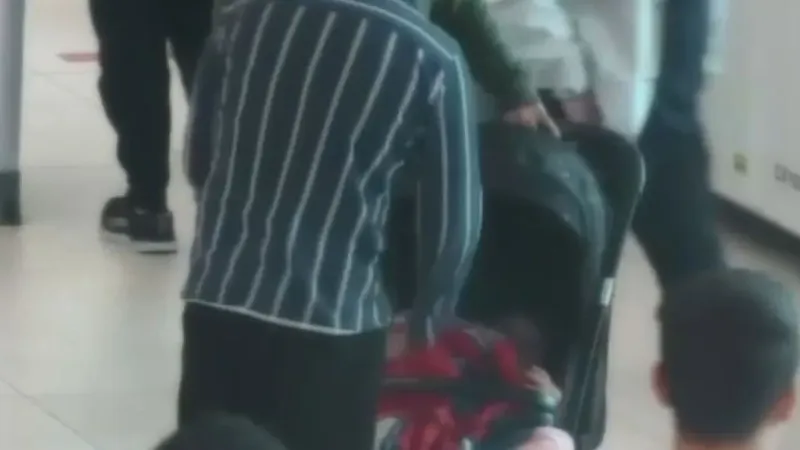 İstanbul Havalimanı’nda ilginç operasyon: Bebek arabasından servet çıktı İstanbul Havalimanı’nda ilginç operasyon: Bebek arabasından servet çıktı