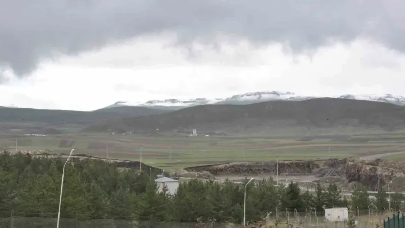 Kars’ta yağışlı hava etkisini sürdürüyor Kars’ta yağışlı hava etkisini sürdürüyor