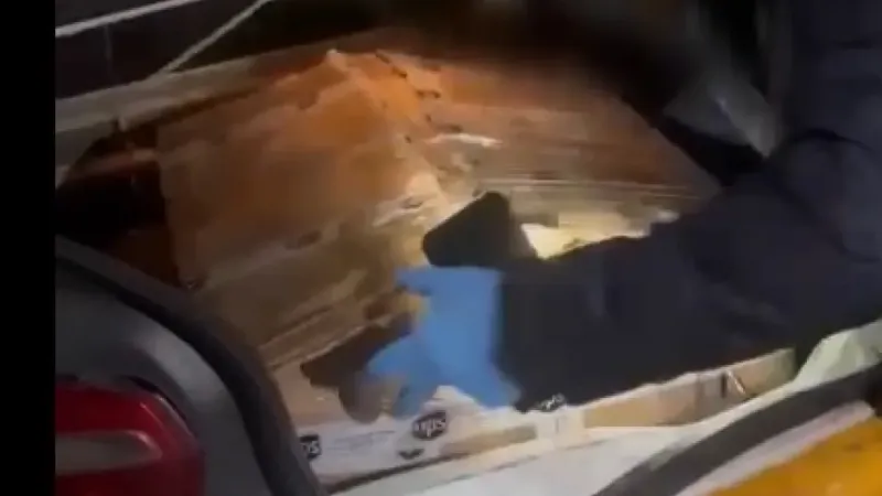 Diyarbakır’da kargo kolisinde ve araç yedek parçaları içerisinde uyuşturucu ele geçirildi Diyarbakır’da kargo kolisinde ve araç yedek parçaları içerisinde uyuşturucu ele geçirildi