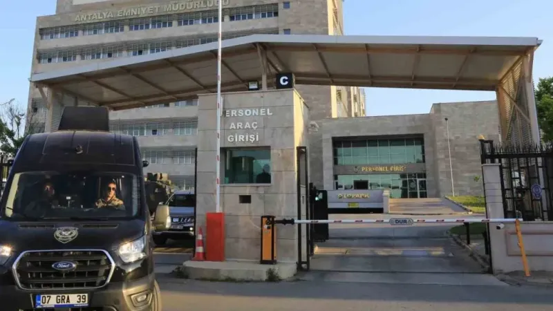 Antalya’da sosyal medya üzerinden uyuşturucu satışına eş zamanlı operasyon Antalya’da sosyal medya üzerinden uyuşturucu satışına eş zamanlı operasyon