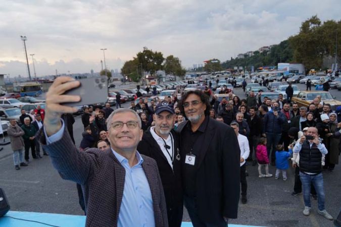 Klasik otomobillerin Üsküdar turu