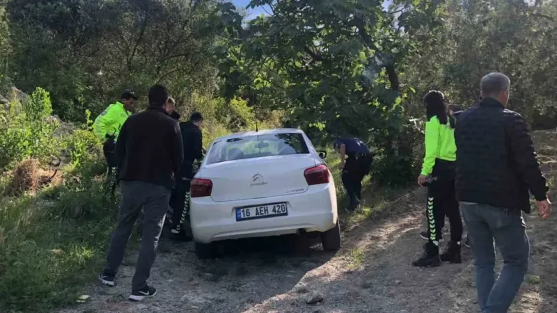 Gemlik’te polisten kaçan araç, terk edilmiş olarak bulundu Gemlik’te polisten kaçan araç, terk edilmiş olarak bulundu