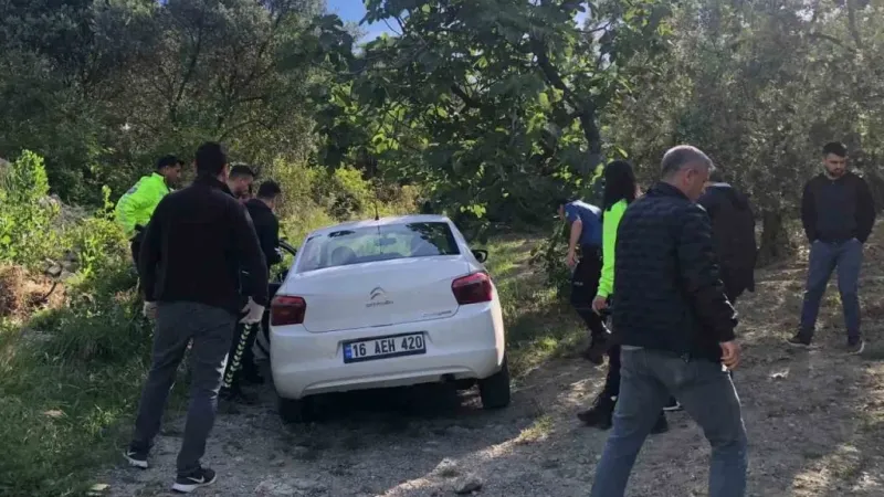Gemlik’te polisten kaçan araç, terk edilmiş olarak bulundu Gemlik’te polisten kaçan araç, terk edilmiş olarak bulundu