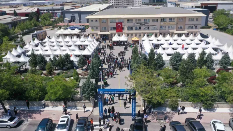 Türkiye’nin ilk Mesleki Eğitim Odaklı İstihdam Fuarı açıldı Türkiye’nin ilk Mesleki Eğitim Odaklı İstihdam Fuarı açıldı