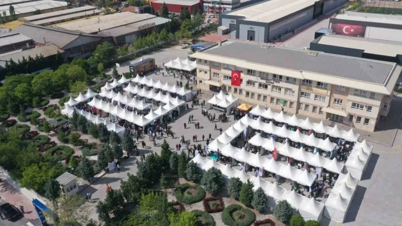 Türkiye’nin ilk Mesleki Eğitim Odaklı İstihdam Fuarı açıldı Türkiye’nin ilk Mesleki Eğitim Odaklı İstihdam Fuarı açıldı