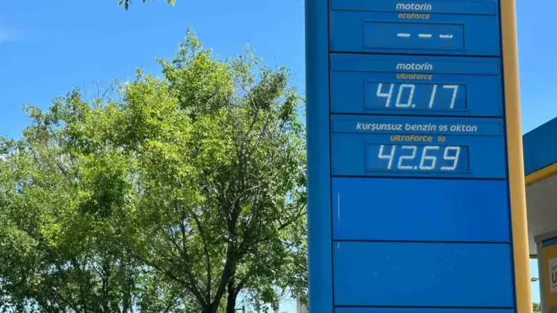 Benzin istasyonlarında fiyat tabelaları değişti