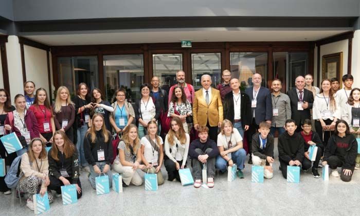 İstanbul’u gezmeye Ümraniye Belediye Başkanı İsmet Yıldırım ile başladılar