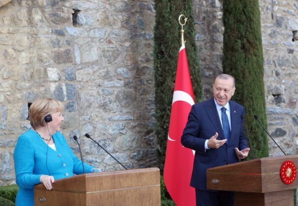 Merkel’den Türkiye’ye övgü dolu sözler: Almanya’dan daha büyük bir yükü üstlendiler