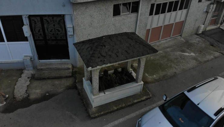 Yol kenarındaki mezar bir mahalleyi ikiye böldü, muhtar “şehir efsanesi” dedi