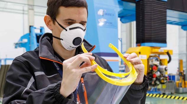 Airbus, COVID-19 ile mücadelede 3D baskı yüz koruma siperi üretiyor