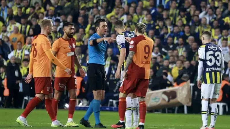 Galatasaray - Fenerbahçe derbisinde Arda Kardeşler düdük çalacak