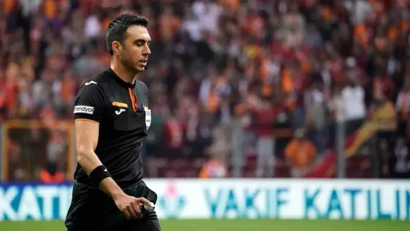 Galatasaray - Fenerbahçe derbisinde Arda Kardeşler düdük çalacak