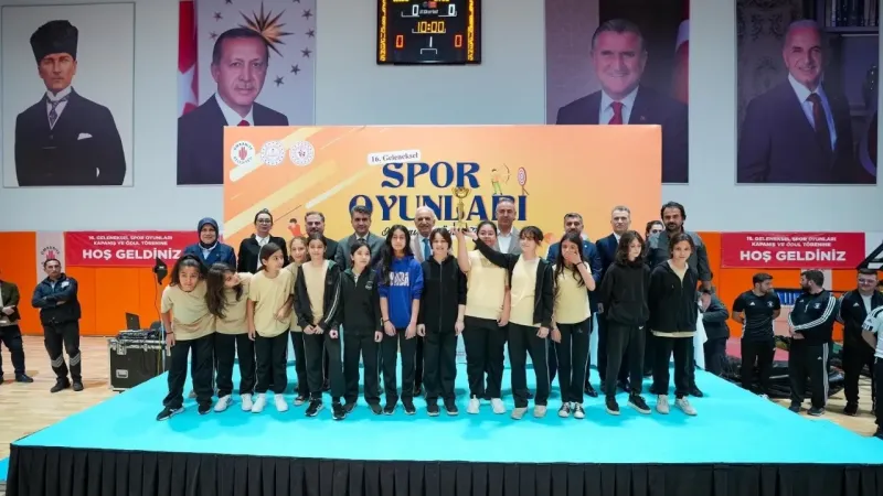 Ümraniye’de 22 bin öğrencinin katıldığı Spor Oyunları’nda şampiyonlar belli oldu Ümraniye’de 22 bin öğrencinin katıldığı Spor Oyunları’nda şampiyonlar belli oldu