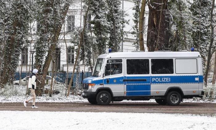 Almanya’da kar yağışı sokakları beyaza bürüdü