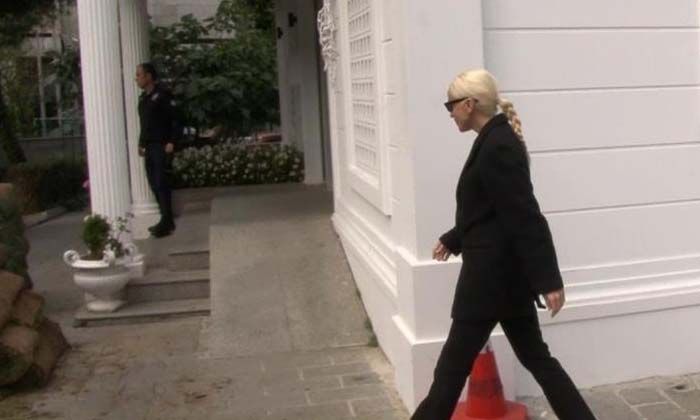 Ev hapsi kaldırılan Gülşen, karakola gelerek imza attı