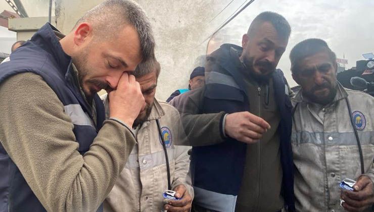Madendeki kurtarma çalışmalarına katılan işçinin gözyaşları…