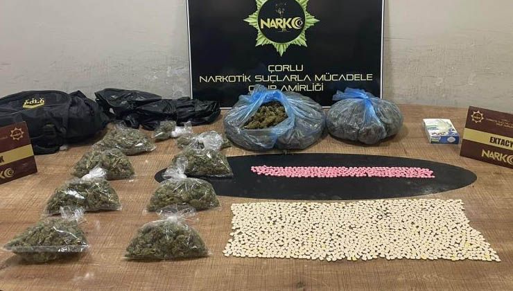 Koltuk ve çekyatın altından 1,5 kilo uyuşturucu çıktı