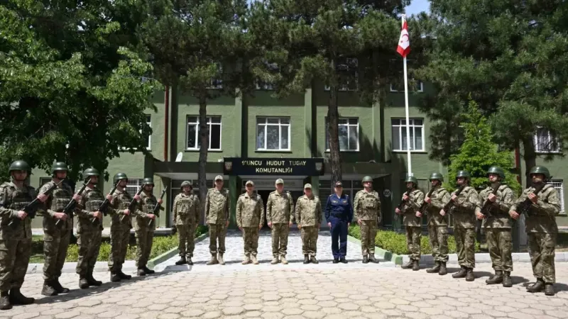 Genelkurmay Başkanı Gürak, sınır karakollarında incelemelerde bulundu Genelkurmay Başkanı Gürak, sınır karakollarında incelemelerde bulundu