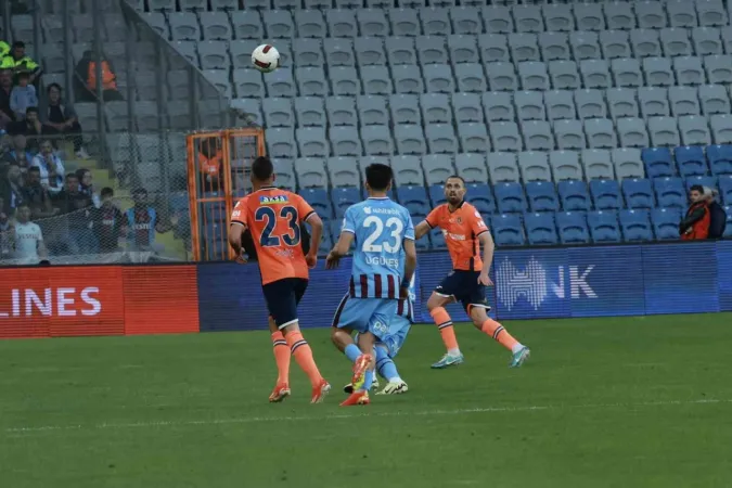 Trabzonspor deplasmanda Başakşehir'i mağlup etti Trabzonspor deplasmanda Başakşehir'i mağlup etti