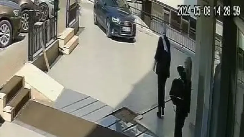 Bahçelievler’de 2 kadın hırsız altın dolu kasayı alıp götürdü Bahçelievler’de 2 kadın hırsız altın dolu kasayı alıp götürdü