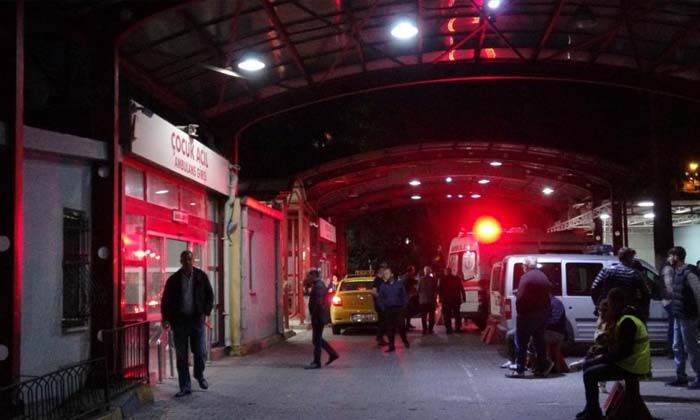 İzmir’de sopalı bıçaklı ‘trafikte yol verme kavgası’: 2’si ağır 4 kişi hastanelik oldu