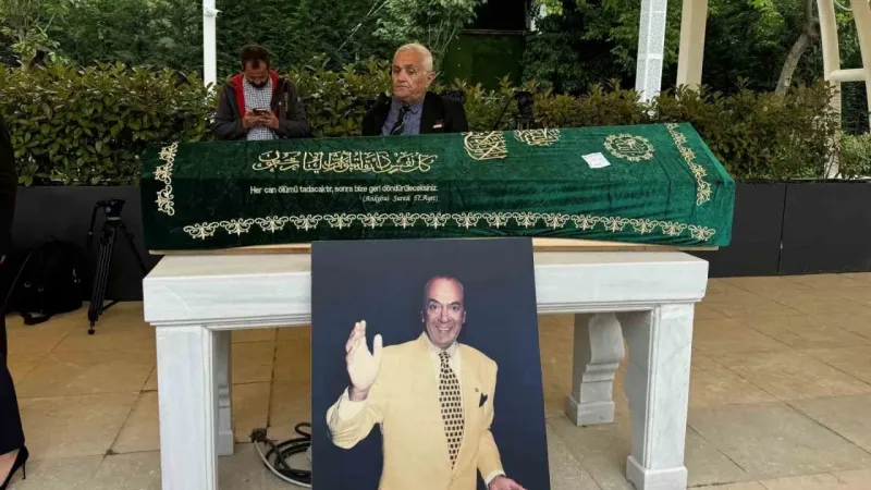 Ünlü sunucu Erkan Yolaç, son yolculuğuna uğurlandı