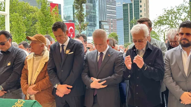Ünlü sunucu Erkan Yolaç, son yolculuğuna uğurlandı