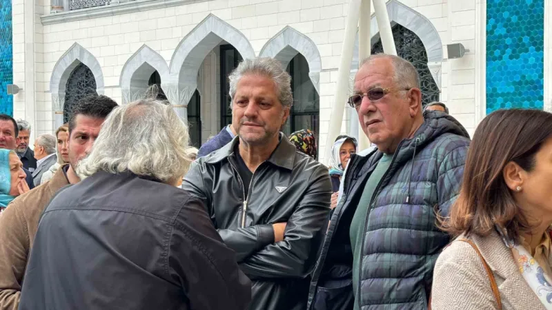 Ünlü sunucu Erkan Yolaç, son yolculuğuna uğurlandı
