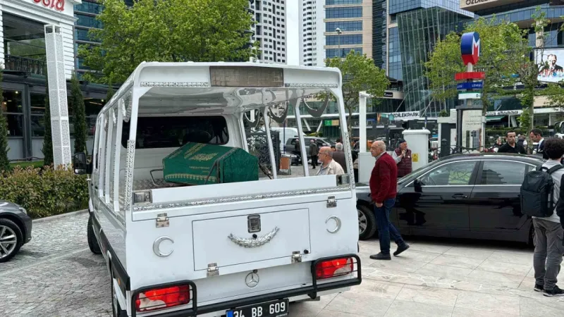 Ünlü sunucu Erkan Yolaç, son yolculuğuna uğurlandı
