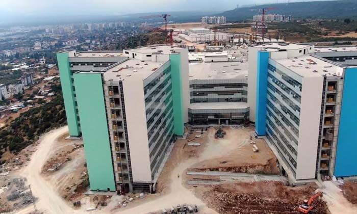 Antalya’nın yatak kapasitesini yüzde 50 artıracak şehir hastanesinde sona geliniyor